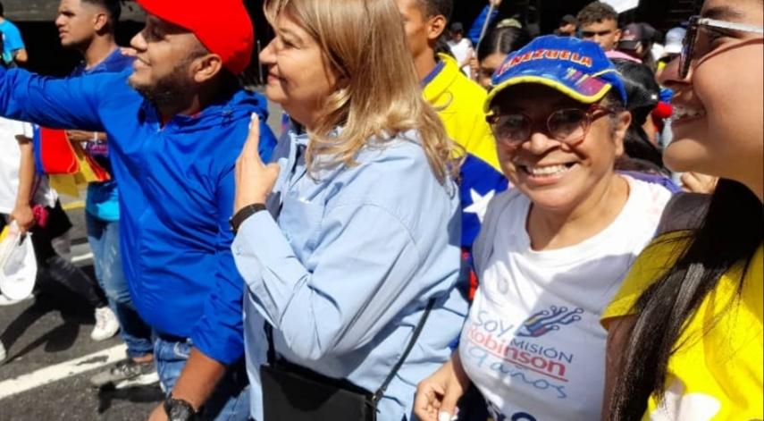MisinRobinsonP2's tweet photo. ¡Nuestra Juventud Misonera!

Marcha junto a nuestra Maestra Mayor @_LaAvanzadora en la Gran Marcha del #DiaDeLaJuventudPatriota 

¡Necesario es Vencer!

@NicolasMaduro 
@Sociabolivarian 
@MervinMaldonad0 https://t.co/c34xYG8LZq