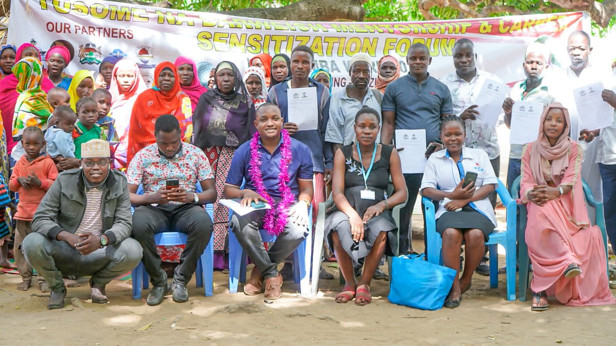 GirlsToWomen2's tweet photo. One second and last Day of Tusome na Darweish Empowerment and Career sensitisation Forum. Today we covered Jamhuri Location in Gubani, and Kinakomba Location, Majengo town. From this program some youth secured full funded scholarship https://t.co/URMYCg3ORn