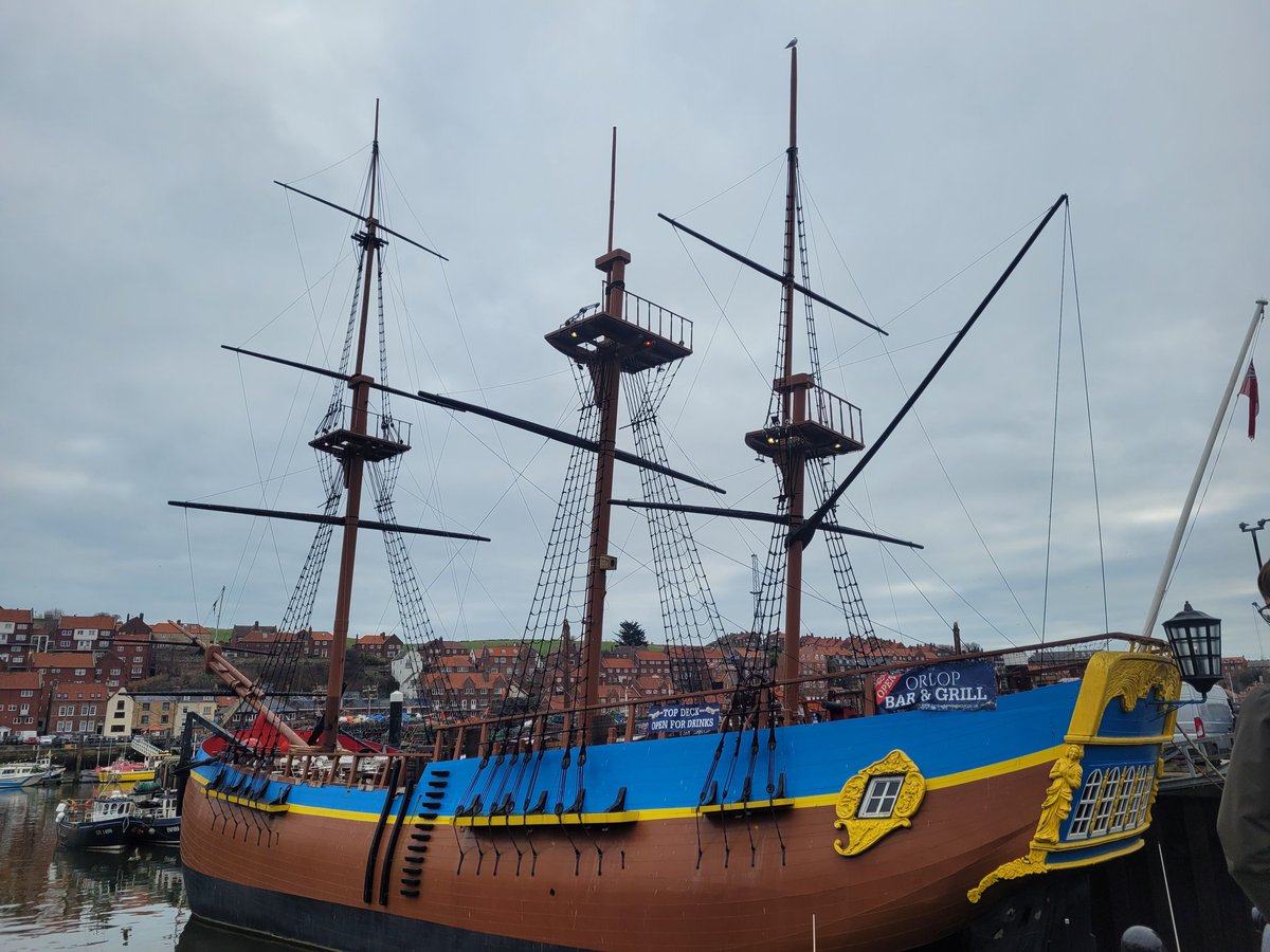 Cloudy but busy day in Whitby. Always busy in #Whitby #travel #busy #tourism
