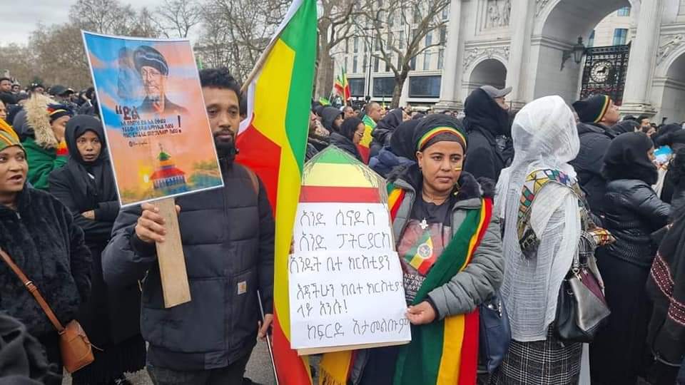 EA_DevCouncil's tweet photo. ✅️ London, UK 🇬🇧: Ethiopians in the United Kingdom and Ireland rally for #OrthodoxProtest. Global solidarity with #EOTC. በለንደን እና በአካባቢው የሚገኙ ኢትዮጵያዊያን ዛሬ የተቃውሞ ሰልፍ አድርገዋል። #OrthodoxUnderAttack https://t.co/5uFxzfXA7u