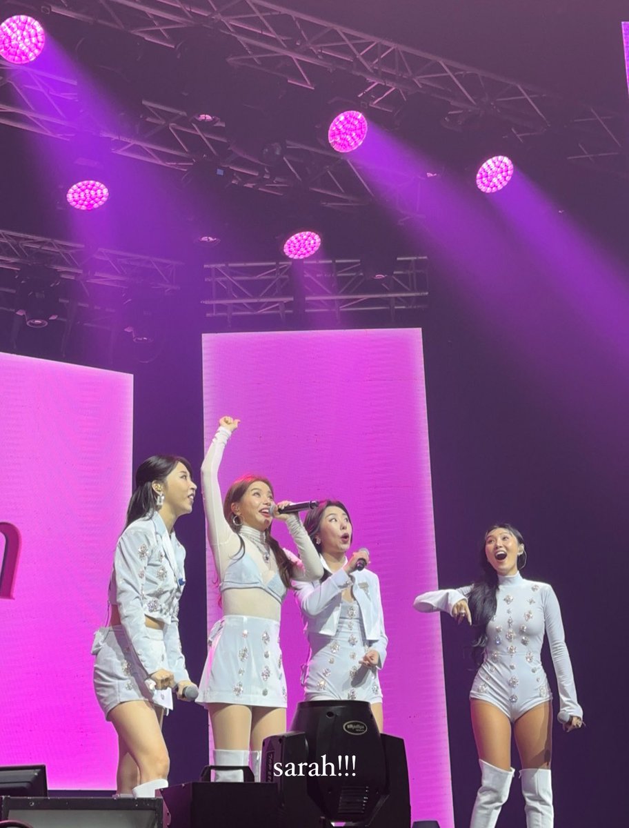 elimoo30's tweet photo. I will never forget how surprised Mamamoo is by the loud cheers of Filo Moos on every floor to see which floor is the loudest. 

#MYCONinMNL #MAMAMOOinPH 
#SOLAR #MOONBYUL #WHEEIN #HWASA #MAMAMOO #솔라 #문별 #휘인 #화사 #마마무

https://t.co/1S5nYdrKw7

https://t.co/t4PD8G6WOk