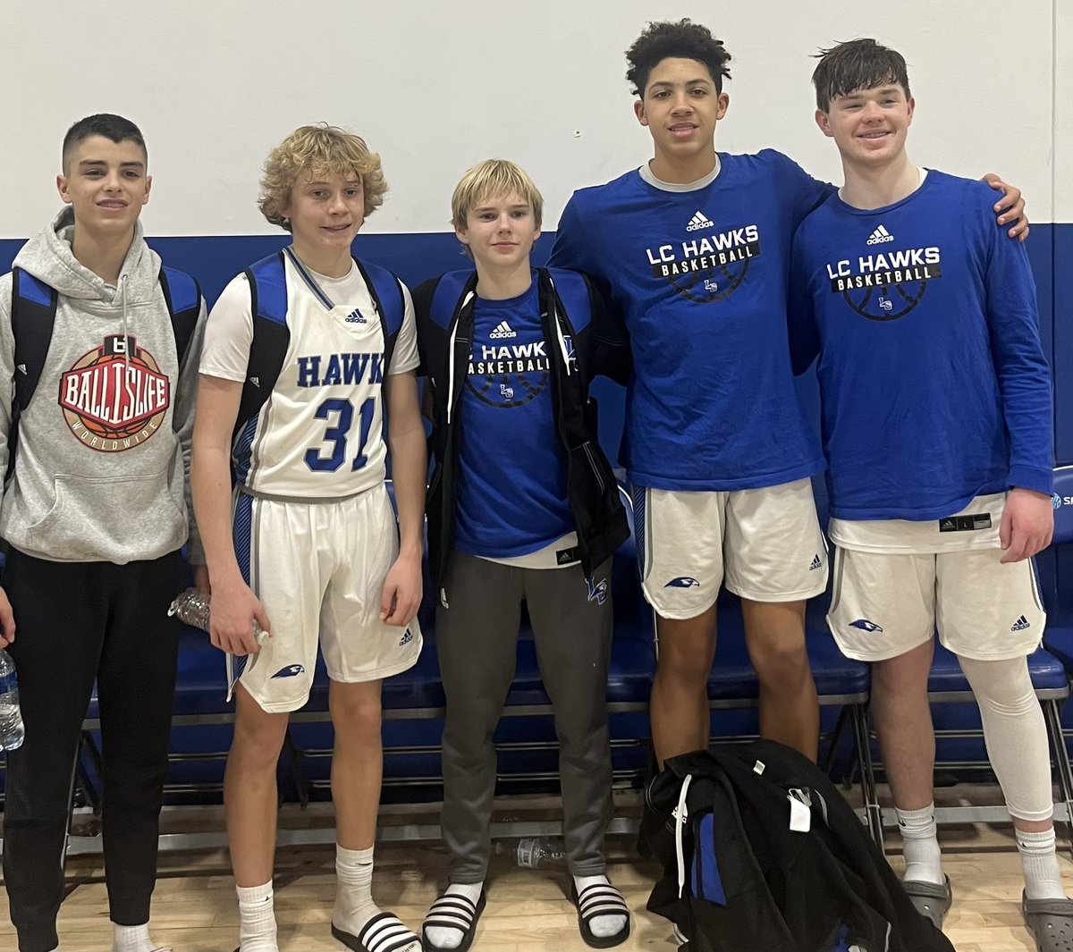 Tomcat4evr65's tweet photo. All good things sometimes come 2 an abrupt end😔a hard fought run 2 the 8th grade State🏆Championship comes up but 1 game shy of a shot @ the title as we fall 2 a VERY worthy Pikeville team that had us out of sorts today..a credit to them &amp; best of luck! WINGS WAY UP HAWKS!💙⛹🏼‍♂️💨 https://t.co/dhc6WS8MXL