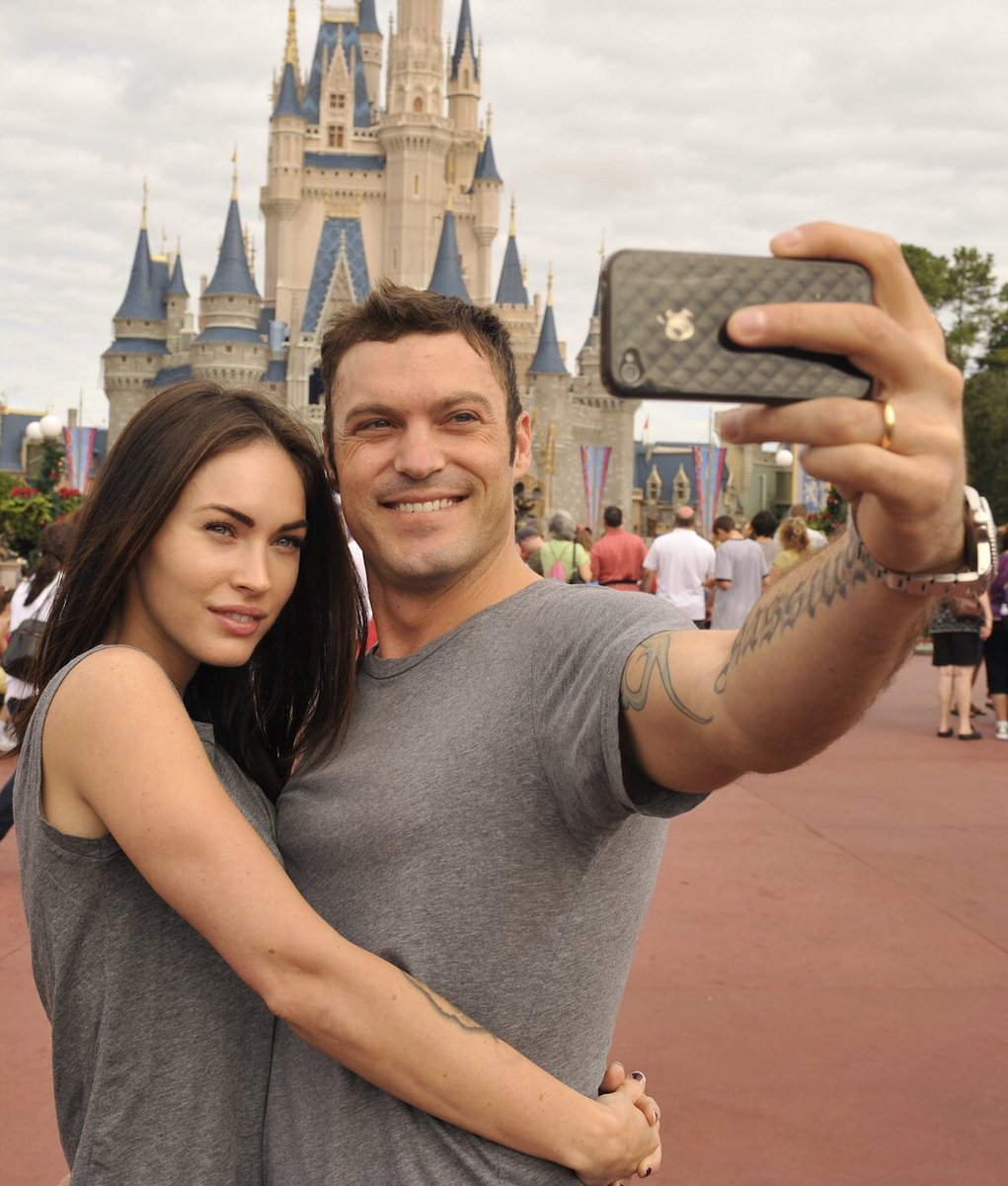 IndieBoy07's tweet photo. Megan Fox mi reina hermosos cambiantes un Rolex por un Casio y ahora el Casio te salió malo :/ el karma es una bitch https://t.co/KyjFCFQUrA
