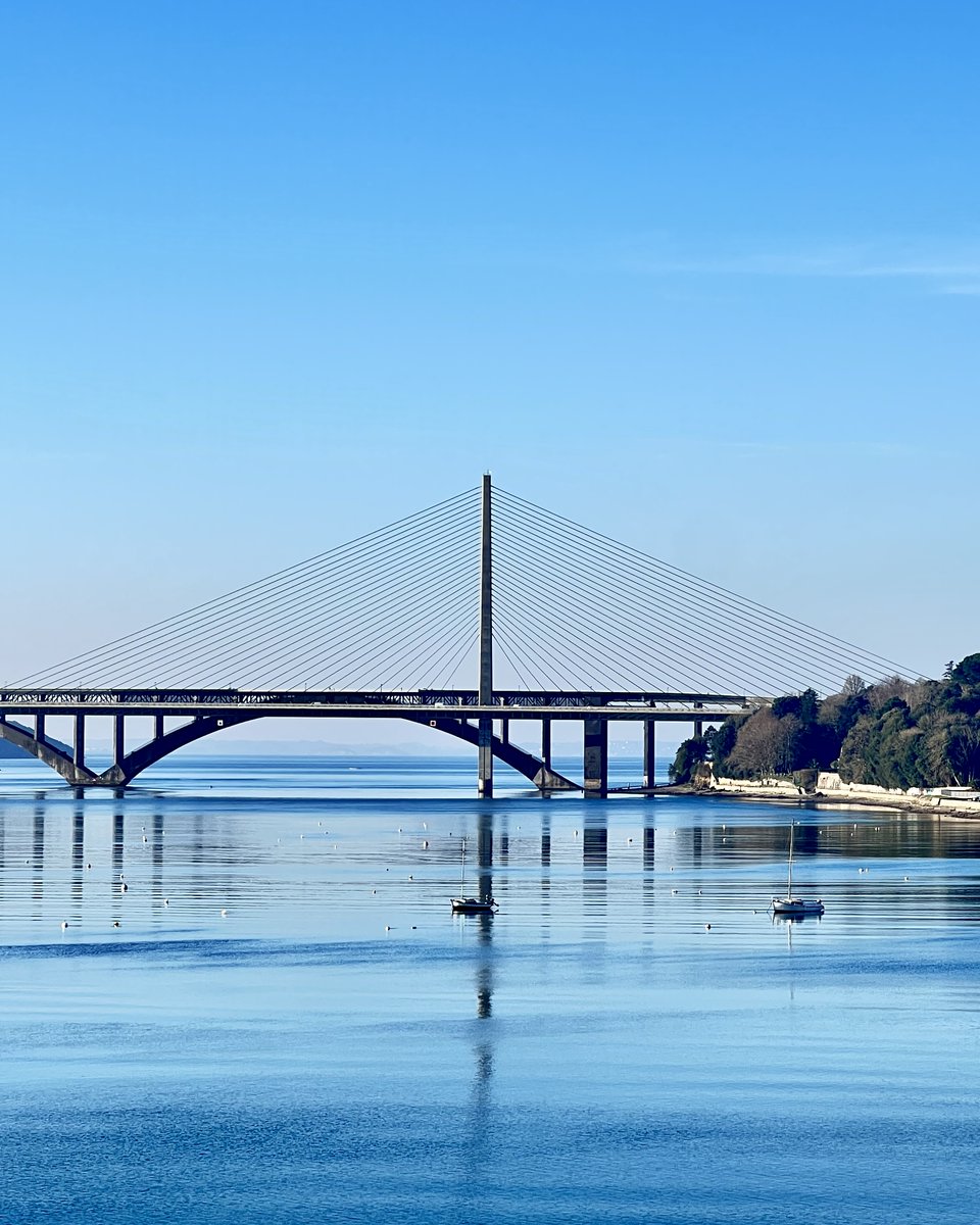 Genevieve_Hery's tweet photo. Horas Non Numero Nisi Serenas.
« Je ne compte que les heures sans nuages ». 

Pont de l’#Iroise par un magnifique dimanche de février. 
10:00. 17:00. 18:00. 19.00 https://t.co/vJzv7SIAJs