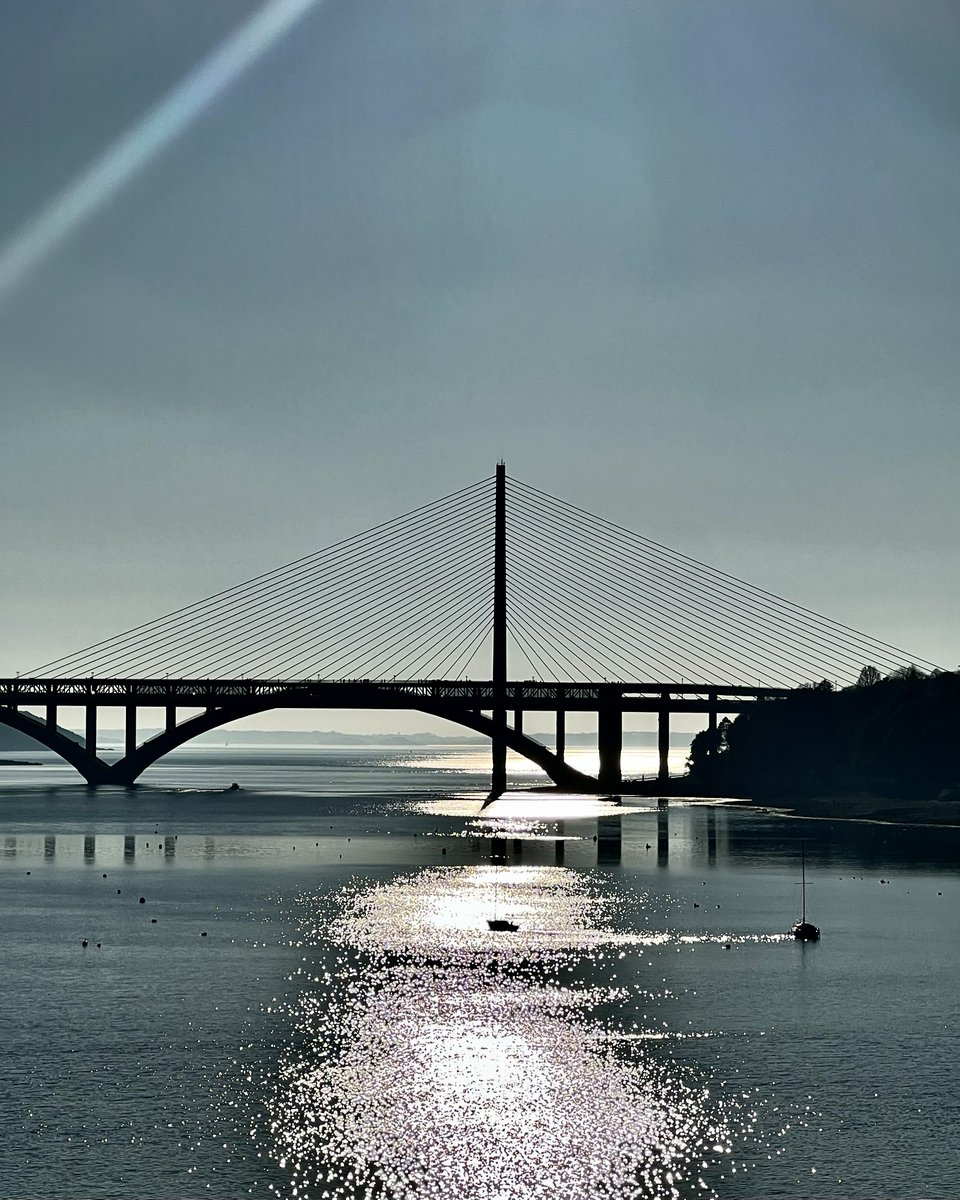 Genevieve_Hery's tweet photo. Horas Non Numero Nisi Serenas.
« Je ne compte que les heures sans nuages ». 

Pont de l’#Iroise par un magnifique dimanche de février. 
10:00. 17:00. 18:00. 19.00 https://t.co/vJzv7SIAJs