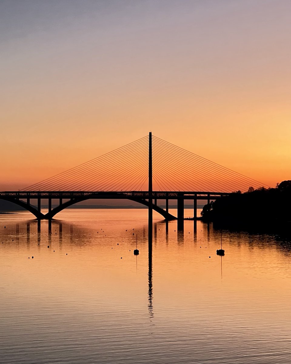 Horas Non Numero Nisi Serenas.
« Je ne compte que les heures sans nuages ». 

Pont de l’#Iroise par un magnifique dimanche de février. 
10:00. 17:00. 18:00. 19.00