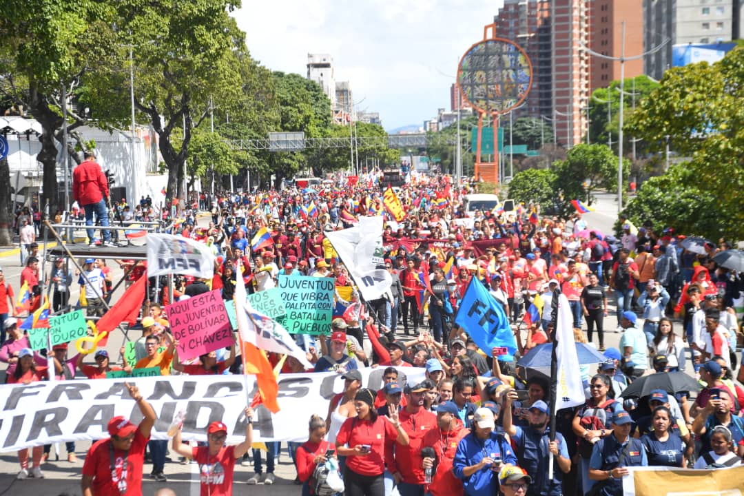 + FOTOS 📸

Hoy recordamos el patriotismo, el liderazgo y la pasión de la Batalla de La Victoria. 

¡Aquí vamos junto a nuestra juventud! Jóvenes aguerridos que luchan día a día por la defensa de nuestra Patria. 

#DiaDeLaJuventudPatriota