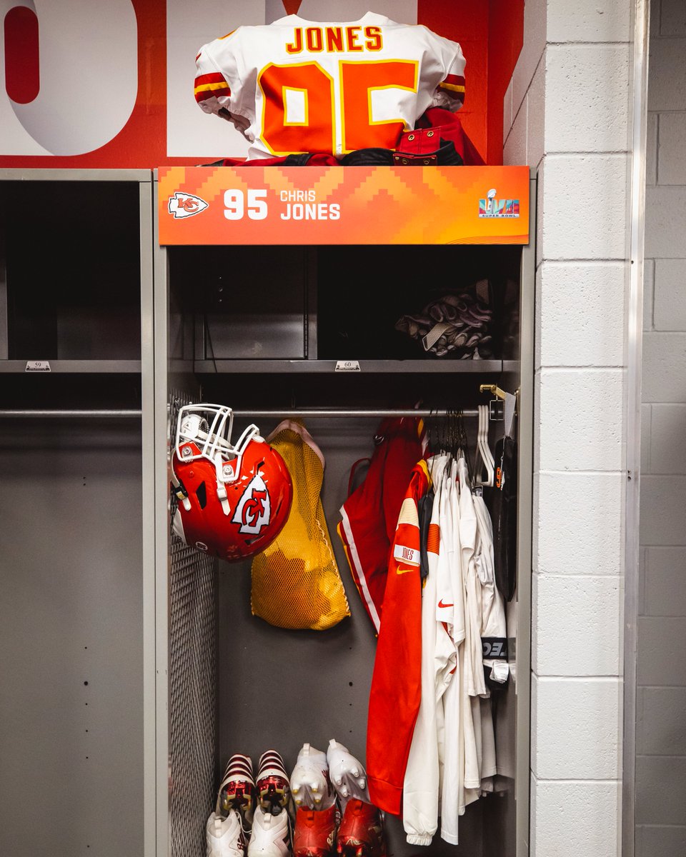 Chiefs's tweet photo. Getting set. #SBLVII https://t.co/vcMB8EYDMe
