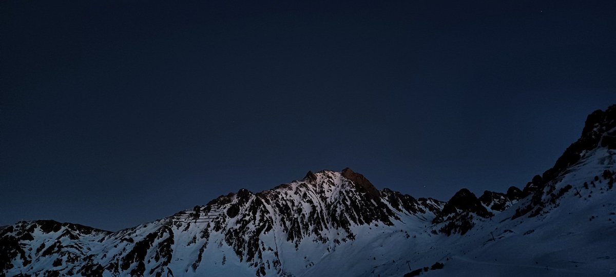 Coucher de soleil sur la Mongie.

#montain #lamongie #snow #holidays #montagne #Pyrénées