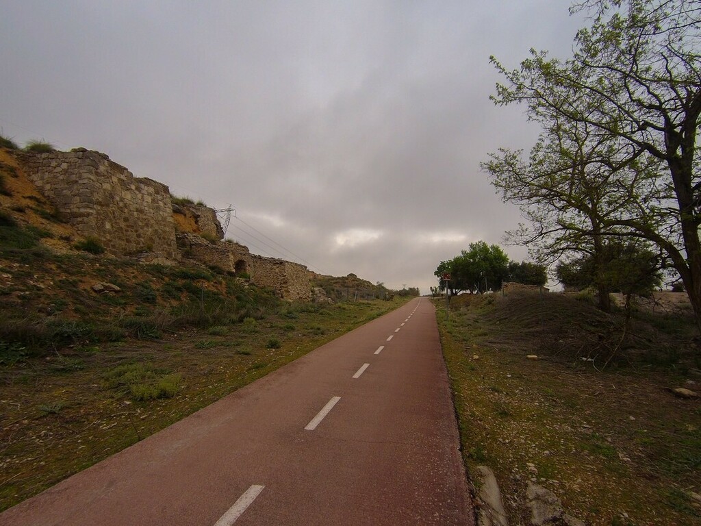 Road to the clouds 📸
.
#Flygia360 #photography #travelphotography #photooftheday #picoftheday #nopeople #cloud #clouds #cloudy #nature #outdoor #outdoors #cycling #cyclinglane #hiking #MorataDeTajuña #Madrid #EyeEM #actioncam #actioncamera #SJCA