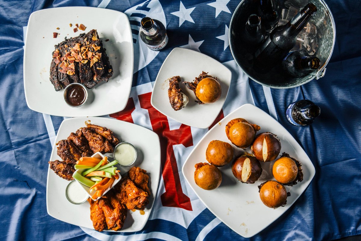 Happy Super Bowl Sunday! 🍻🏈😍

Come to our house for all your favorite game day eats! From sliders to wings to a bucket of beers -- we've got all your cravings. 🍴

#superbowlsunday #superbowl2023 #chicagosportsbar #rivernorthsportsbar #sportsbar #bestchicagoeats #bestchicag...