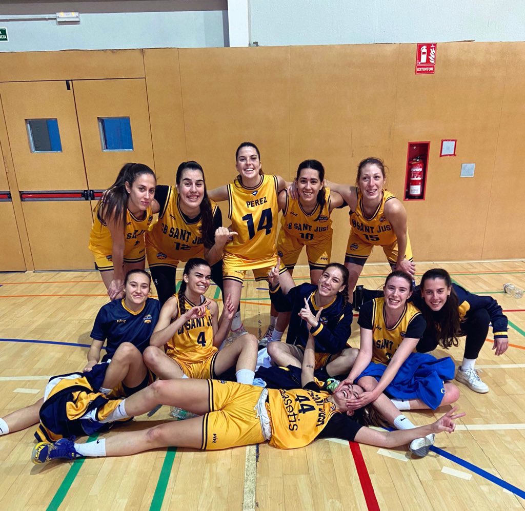 nnerealopez10's tweet photo. Seguim una setmana més invictes!! I com és quelcom poc habitual a aquestes alçades de la temporada, em venia de gust compartir-ho per aquí.
🏀🥰🫶 https://t.co/6SSNQCivyr