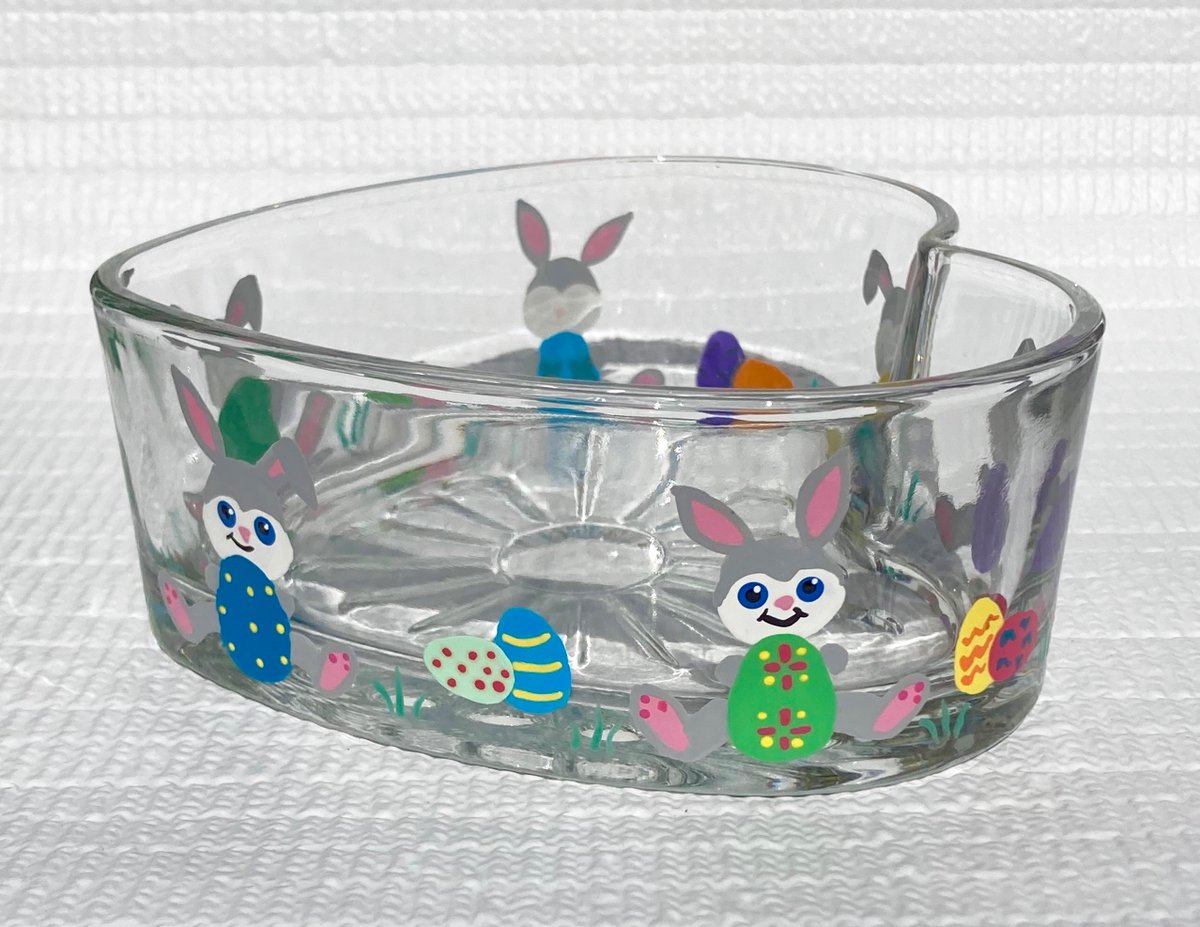 etsy.com/listing/117342… #easter #easterbunnies #coloredeggs #SMILEtt23 #eastercandydish #heartbowl #candydish #easterbunnybowl