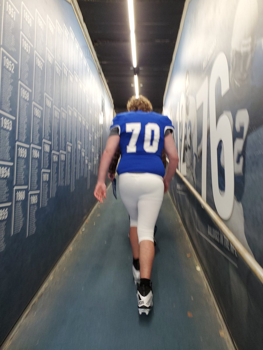 JNewman70's tweet photo. Had a great official visit at Drake this weekend. Huge thanks to @WillieCashmore @CoachNThompson @tstepsis and the rest of the staff and players for making it such a good weekend. Excited to receive an offer!! @DrakeBulldogsFB https://t.co/Rc89eVHvhZ