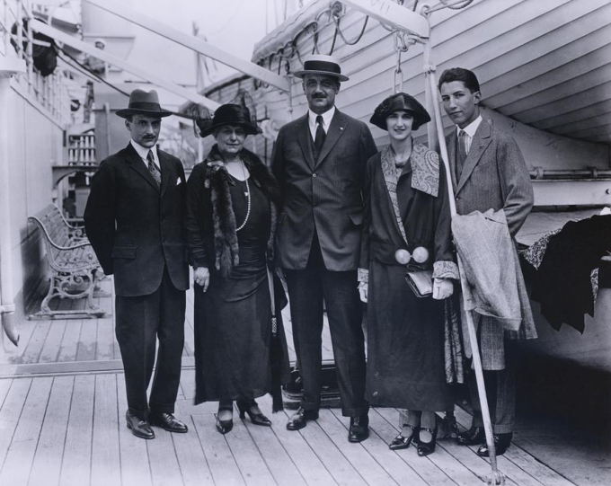 An immigrant went from selling fruits to building the 2nd largest bank