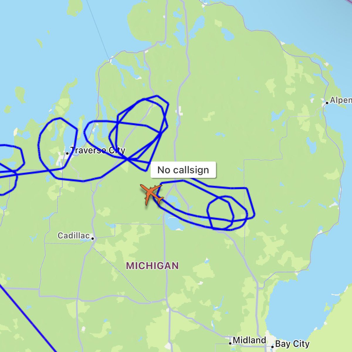 sentdefender's tweet photo. The U.S. Air Force KC-135 is still orbiting over Northern Montana most likely accompanied by at least 2 Combat Aircraft, they are very close to the new NOTAM in Canada. https://t.co/mvtuiT8wF1