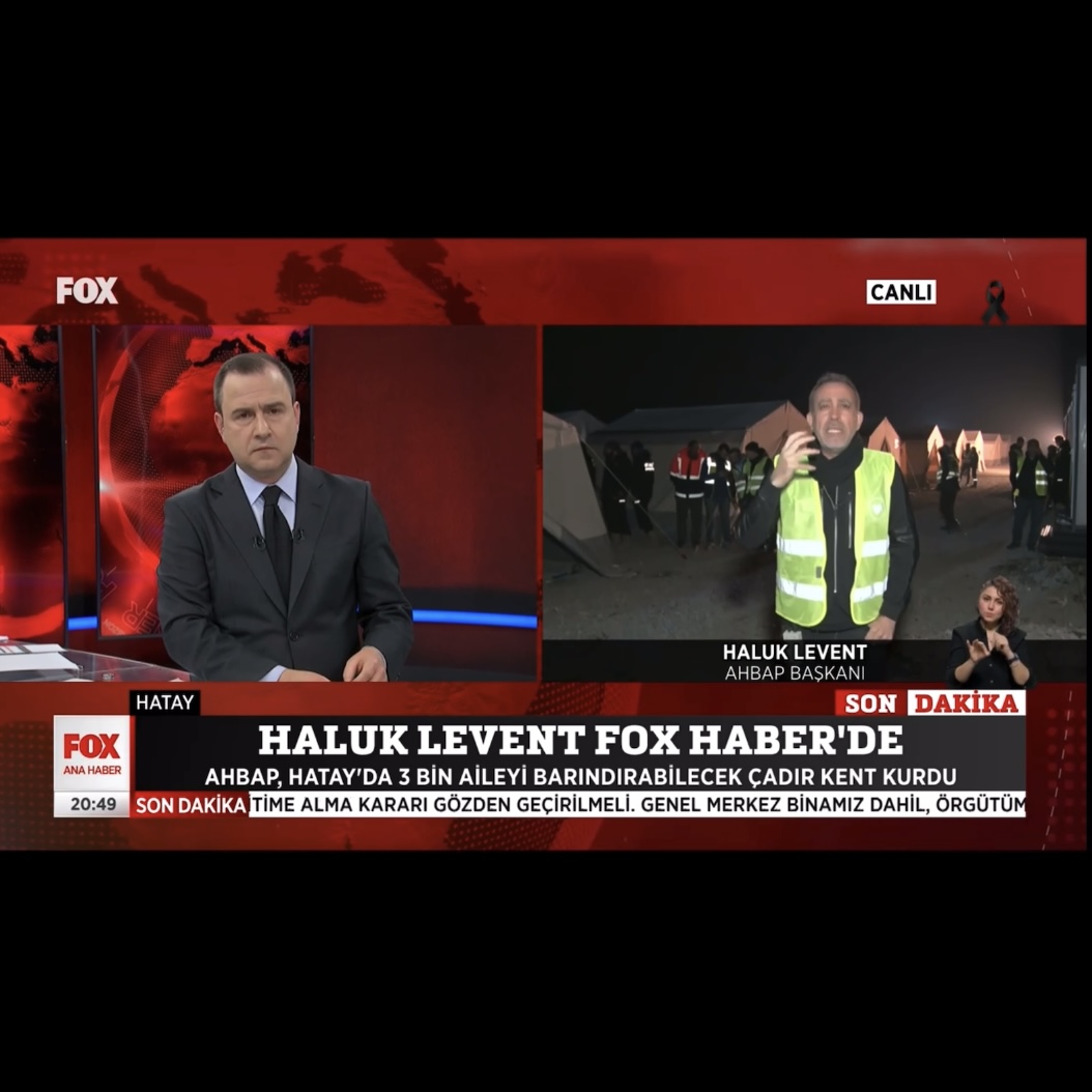 selcukktepeli's tweet photo. Haluk Levent: “İrtibat kurmadan, gelişigüzel yardım kamyonları göndermeyin. Kurtarma faaliyetleri aksıyor…” @FOXhaber  @haluklevent #FOXAnaHaber 
https://t.co/lG5LwIhEHE https://t.co/bHBwgiyKnV