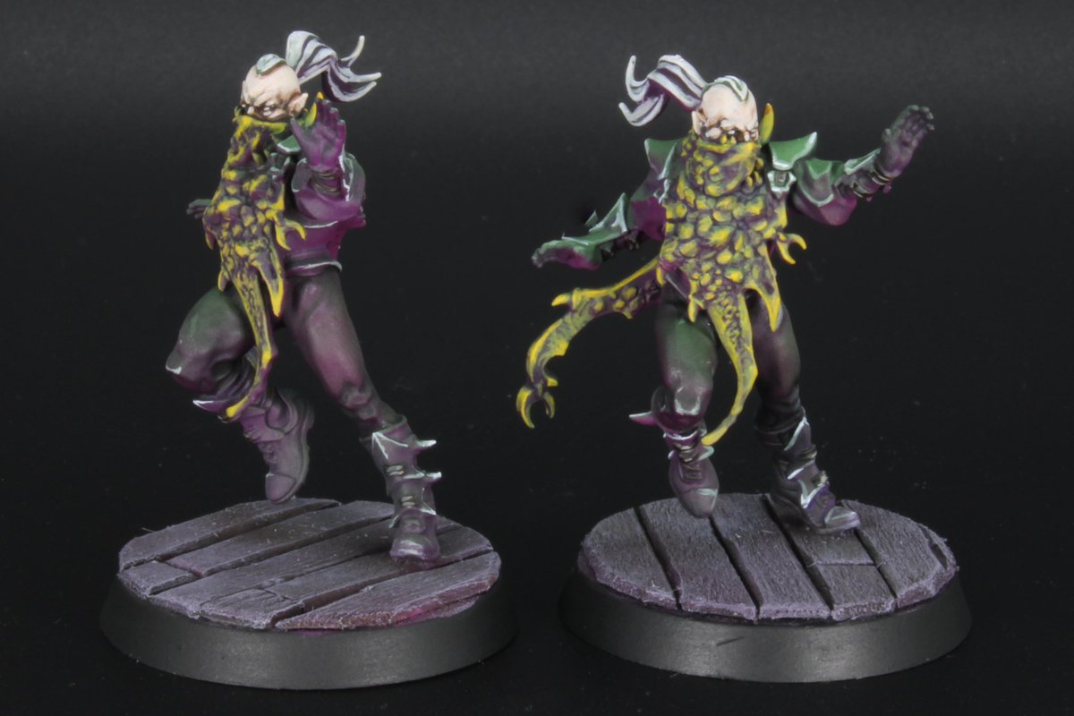 LittleGitPaints's tweet photo. Dark Elf commission complete! #bloodbowl https://t.co/AXb4XTQoXi