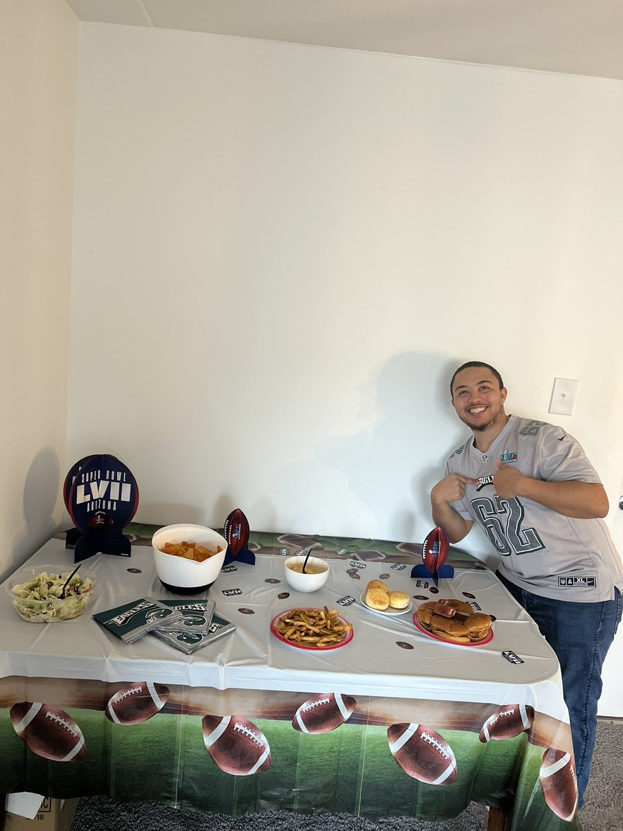 jDerry0's tweet photo. Thanks to my love for throwing me a Super Bowl Party ft. @Popeyes https://t.co/OjetXcm5Ko