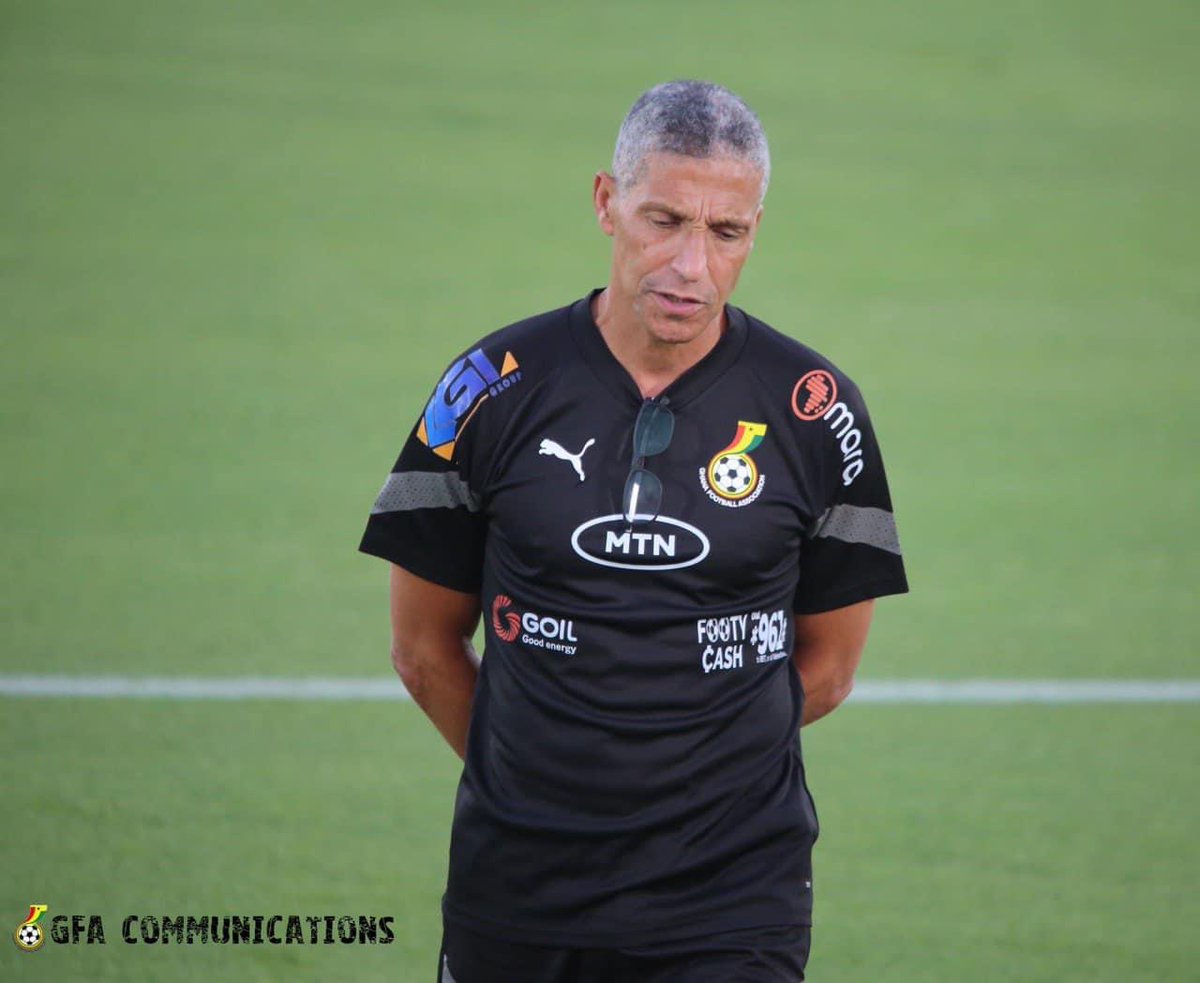 Ghana FA appoints Chris Hughton as the new @GhanaBlackstars headcoach. He'll be assisted by George Boateng and Didi Dramani.