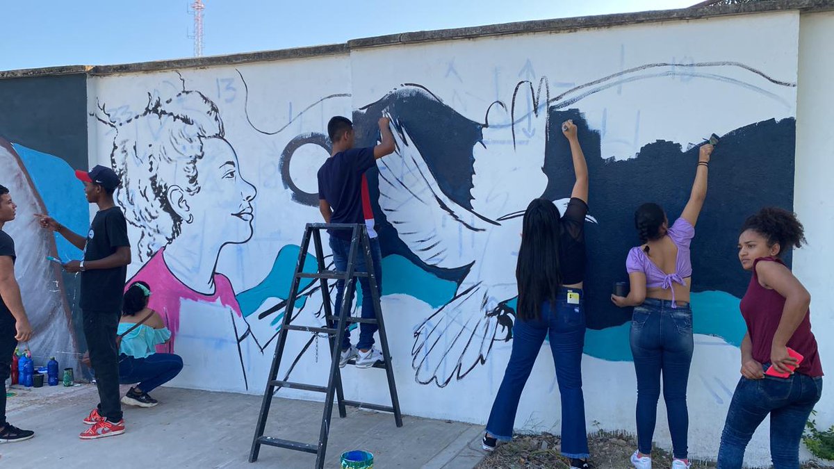 Astrid Cáceres tweet media