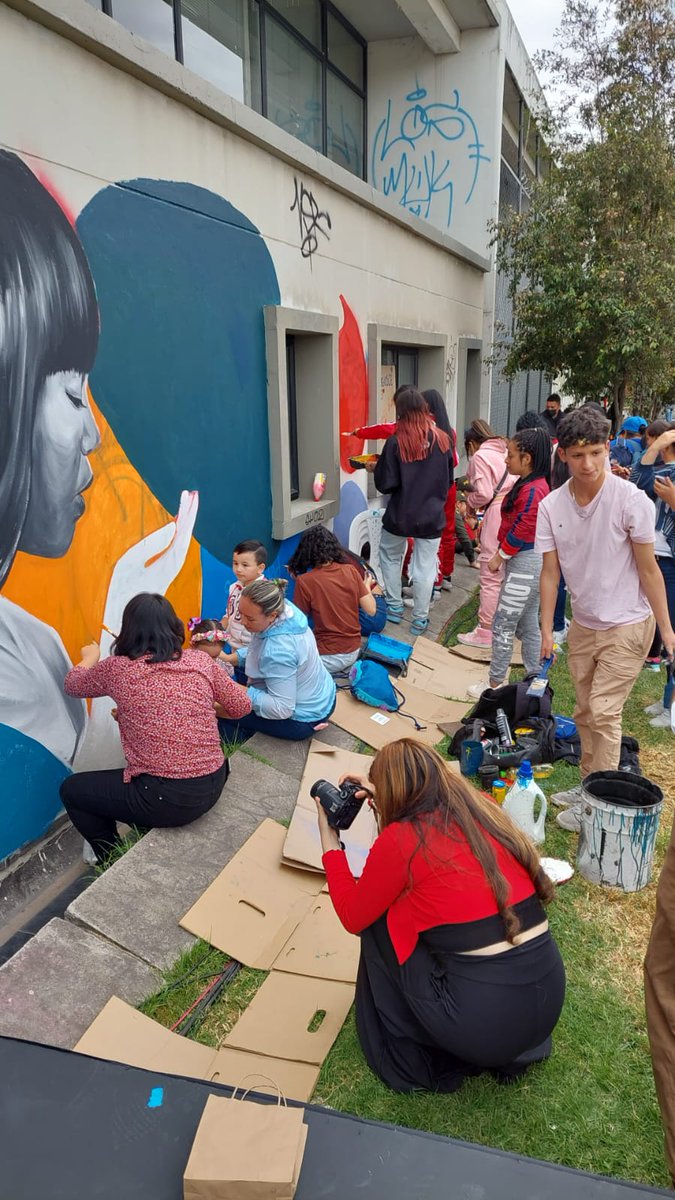 Hoy recordamos al país que el reclutamiento forzado es un delito y que NINGÚN actor armado debe acercarse a militarizar la vida de los niños,niñas y adolescentes. Se organizaron acciones por el #Diadelasmanosrojas !!!Que pronto se reúna la CIPRUNA!!! #CreceLaGeneracionDeLaPaz