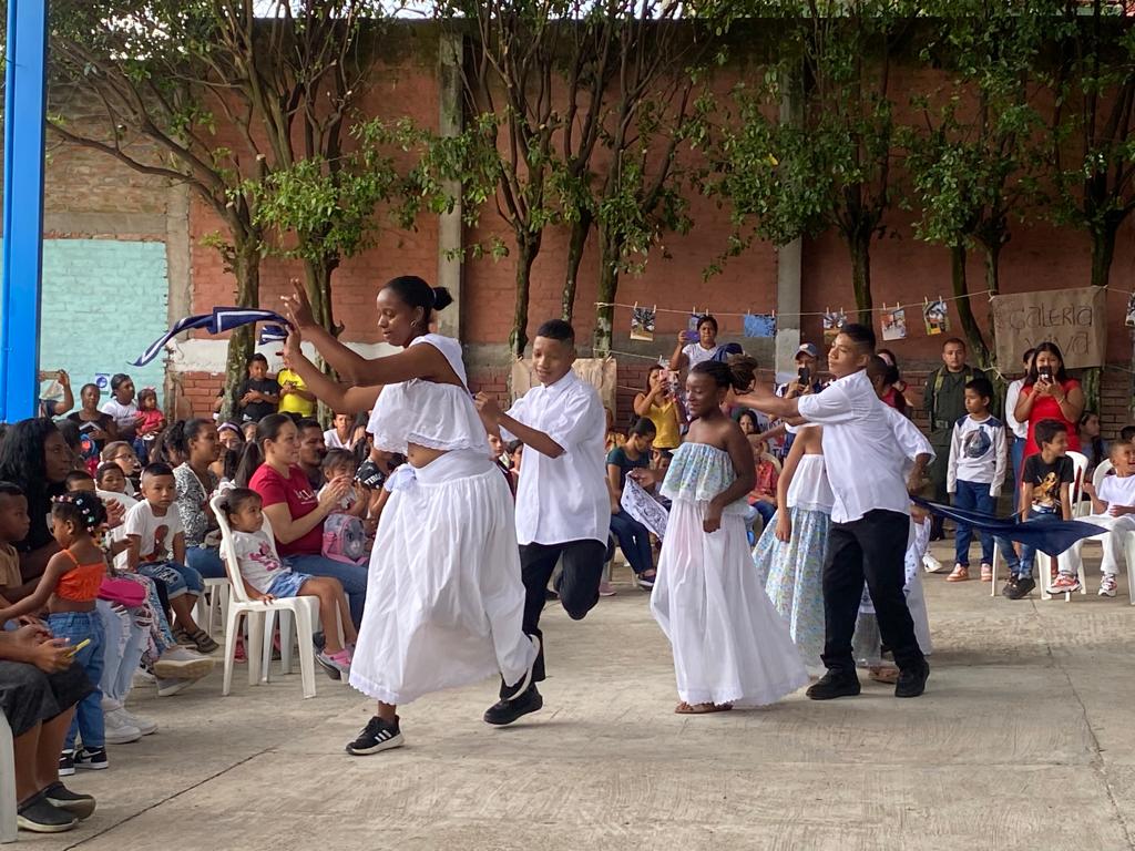 Astrid Cáceres tweet media