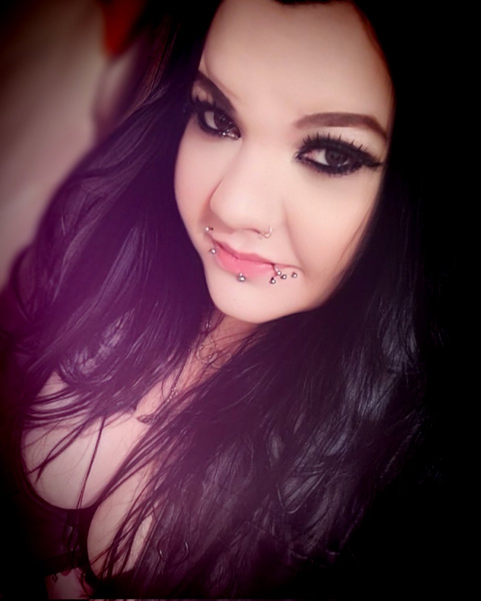 Sachsenladyyyy's tweet photo. Schönen Abend euch allen und kommt gut in die Woche 💋💋
#curvywomen #inkedandpierced #cutewoman #curvystyles #CurvyLady #sexycurvy #followme #likeme #RetweeetPlease #darksexyeyes #longblackhair #lovemyfollowers #bespecial #Alltagaus #nakedart #makeup https://t.co/xqwFdom4Mj