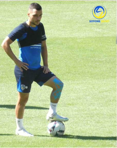 SoyonsSport's tweet photo. 🔉 L'interview de Tony Mauricio au micro de @PVSportFR, hier soir après la première période de #FCSMHAC, Sochaux est alors à ce moment mené 0-1 sur sa pelouse
➡️"A Bordeaux c'était le même cas, même arbitre, il y a des grosses fautes il siffle main contre nous " https://t.co/0aWYUmWhoq