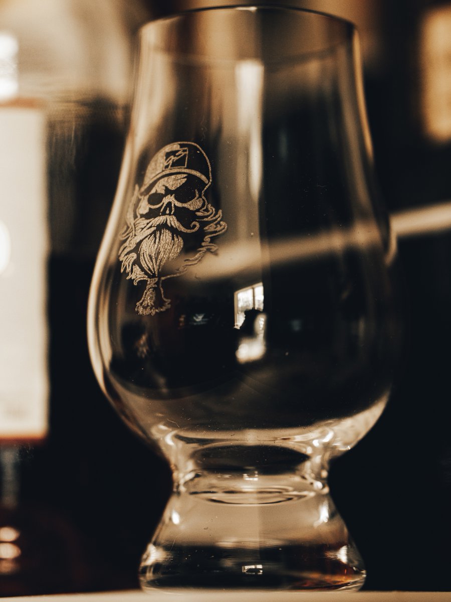 Nothing takes the edge off a hard day like a tasty bourbon in a bad-ass glass - Thank You Jeremy Siers
#jsiers 
#jeremysiers 
#manshit 
#men 
#menstuff
#whiskey
#glass
#whiskeyglass
#bourbon
#bourbonglass
#siersglass