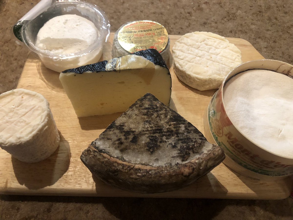 wine_handpicked's tweet photo. So good to be back in France @esf_officiel 
#mountaincheese #courchevelmeribel2023 #fromage #artisancheese #familyski #lovecheese https://t.co/pETQEBKW2s