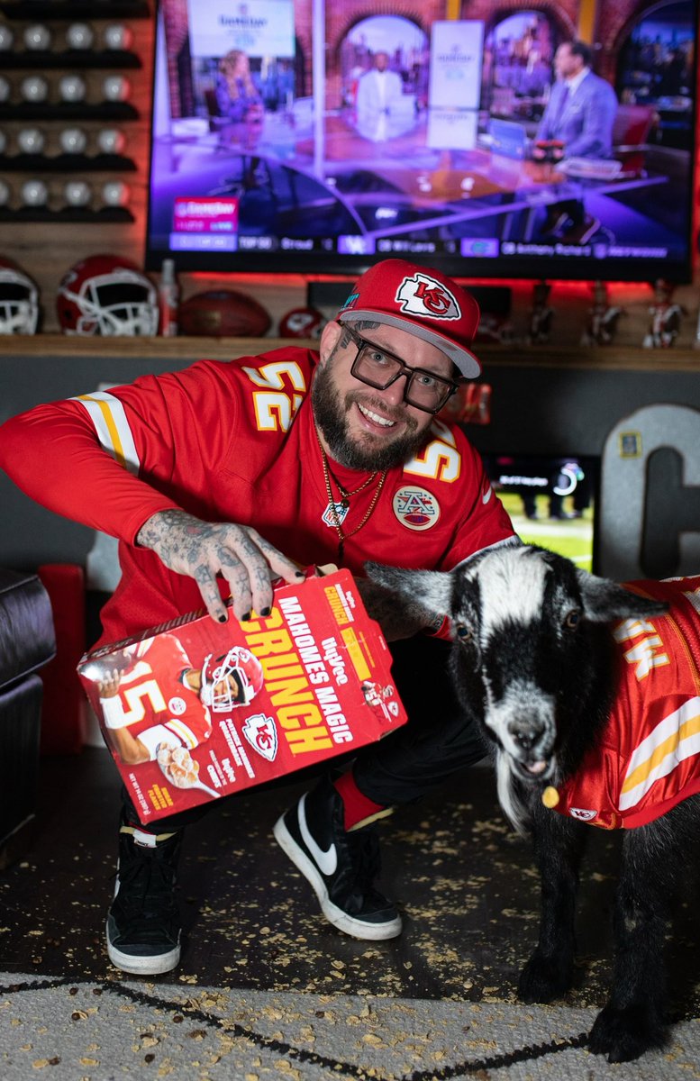 ZMindy13's tweet photo. Mav wearing his goat jersey of the goat @PatrickMahomes newest edition to the @Chiefs #chiefs #mancave @nflnetwork @espn #SBLVII #SuperBowl #patrickmahomes #nfl #foxsports #bleacherreport #ChiefsFans #nflfan https://t.co/LeteiY7ELP