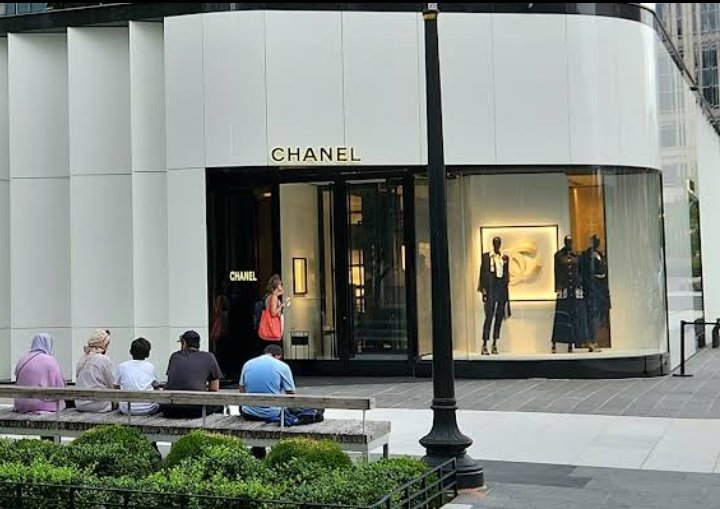 Chanel's Sloane Street Pop-up Store Gets Robbed – WWD