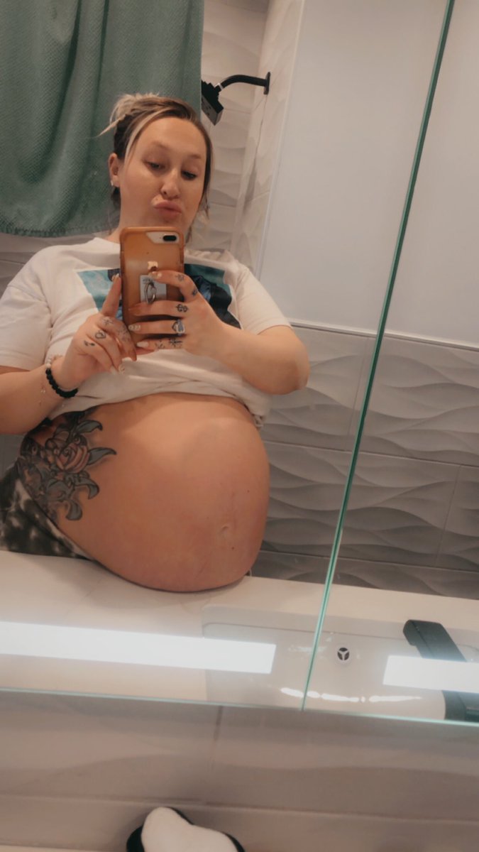 Cravings are bad today !!! I need pineapple fried rice !!! Who wants to feed this mama bears craving for lunch 🥗 feed this belly !!!!! Custom pics of me enjoying being fed sent to who feeds me 🤰💕💋😘 #pregnancylife #pregnantfeeder #pregnantbelly #preggokink #preggo