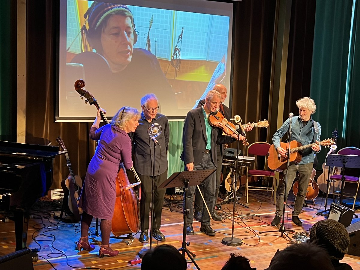 Valsterp's tweet photo. Vanmiddag weer heel erg #Genoten van de 2e versie van #RotMiddag in @TheaterWalhalla #MarjoleinMeijers met geweldige begeleiding van o.a. #JakobKlaase #JanvanderMeij en de gebr. #Kuipers. Het was #Mooi #Gezellig soms #Emotioneel maar altijd #Bijzonder #Heerlijk #InAprilWeer https://t.co/HObbB6npJV