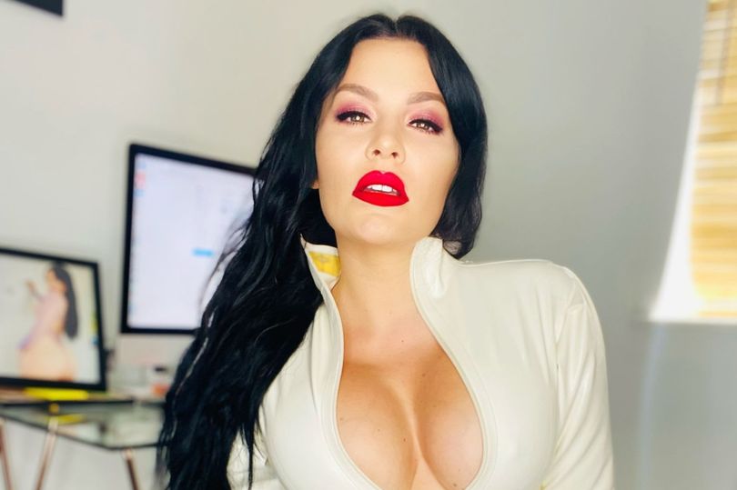 Dad got me into adult industry and I did topless shoot at 18 – now I’m minted
#AdultIndustry
#ToplessShoot
#FathersHelp
#YoungAndRich
#MakingMoney
#BusinessVentures
#IntuitiveMarketing
#MediaIndustry
#ControversialWork
👇
youtu.be/bop2TJg-9k4