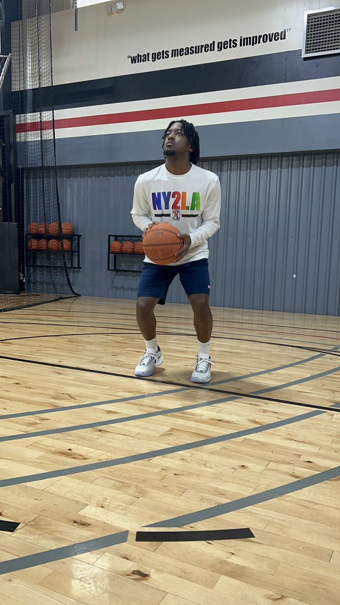 JonathanKegler's tweet image. It’s lab work time so we can prepare for the next level that we are about to ELEVATE too!  @ny2lasports and @ny2labasketball @JamesonKegler is COMING!!! #TheKidsGrindIsReal #LONGWAY #YouAintSeenNothingYet @mrskegler