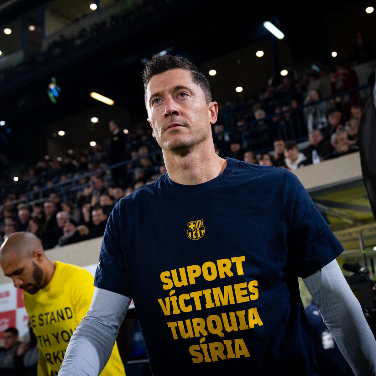 fcbarcelona_tr's tweet photo. Barcelona, bugünkü karşılaşmaya "Türkiye ve Suriye'deki depremzedelere destek verin" tişörtüyle çıktı https://t.co/sThN9nqjKg
