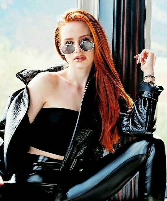 CLASSIFIQUE O SEU PET:

Nome: Lilith 
Raça: Bruxa mal-humorada 
Beleza: 100/10
Inteligência: Gênio do mal.
Raiva: 200/10, só não comigo kk.
Gosta de passear: Não, só sai quando eu arrasto.
Apelidos: Potinho de raiva, Lil, my rosie.