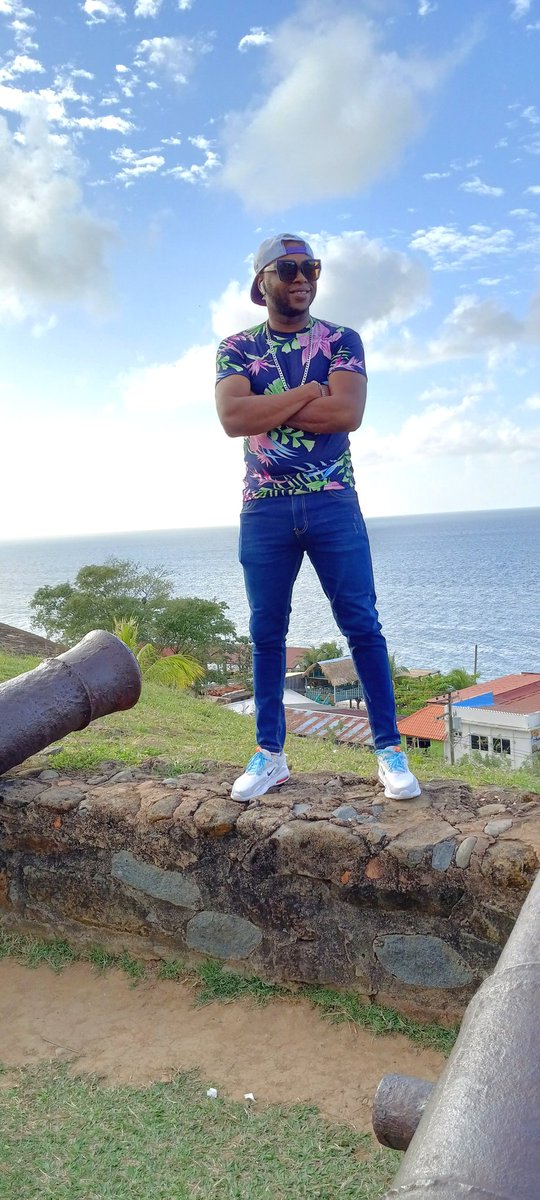 Jannyclotter07's tweet photo. #TrujilloHonduras hoy recorreremos la primera capital de Honduras lugar dónde nació mi adorado padre 👨🏽‍✈️ un lugar que se siente PAZ mucha historias dónde tiene uno de los mejores miradores del mundo hacia sus playas #Fortaleza llena de historia desdé 1502
https://t.co/Igjy19FBM6 https://t.co/pZxrisuOY8