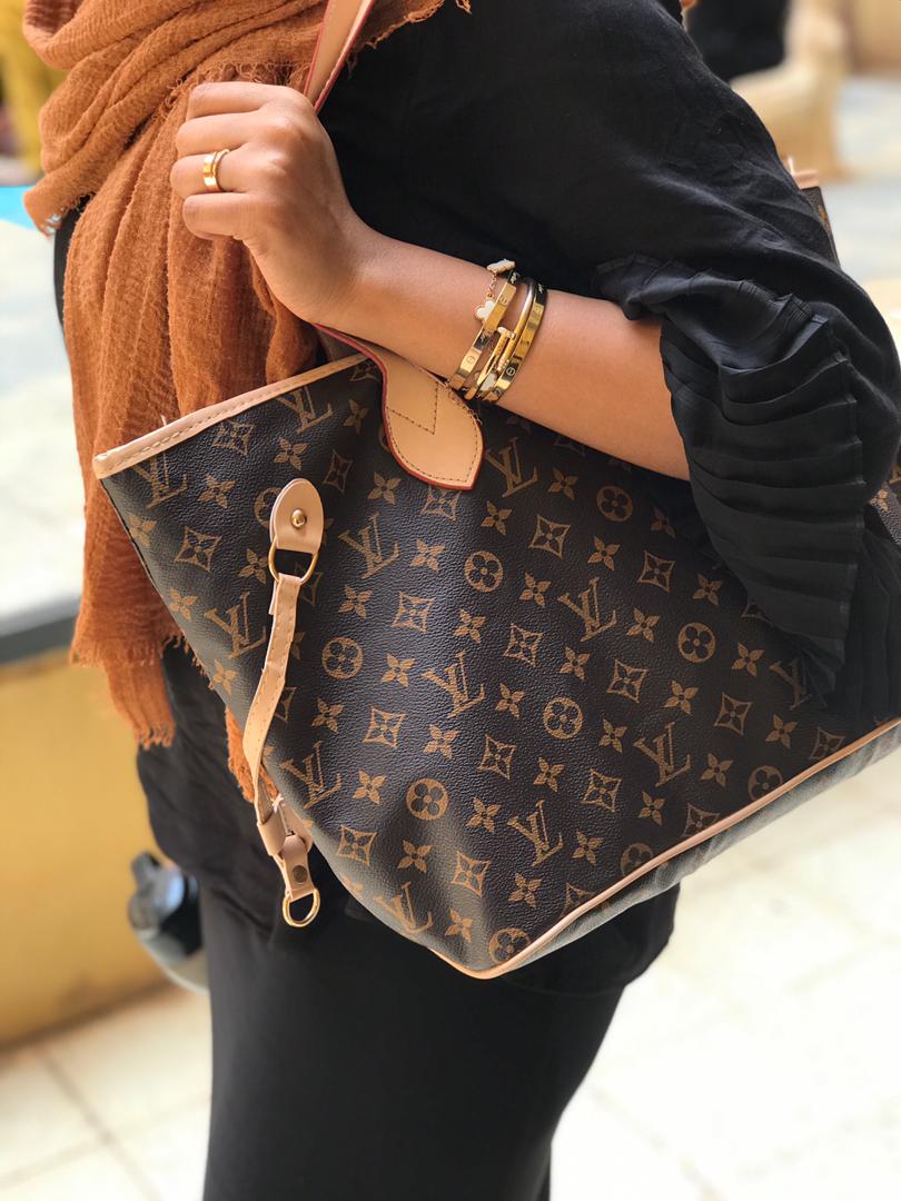 للتوضيح نحنا عندنا كم كواليتي من الشنطة دي ف دي المتوفرة حاليا 🔥🔥