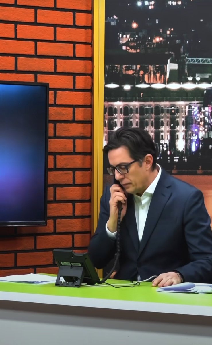 Makedonya Cumhurbaşkanı Sayın Pendarovski canlı yayındaki yardım kampanyasında vatandaşlarından Türkiye için tek tek yardım rica etti.
<a href="/SPendarovski/">Stevo Pendarovski</a> 
Nie sme vi blagodarni.
#TuerkiyeİcinİyilikVakti