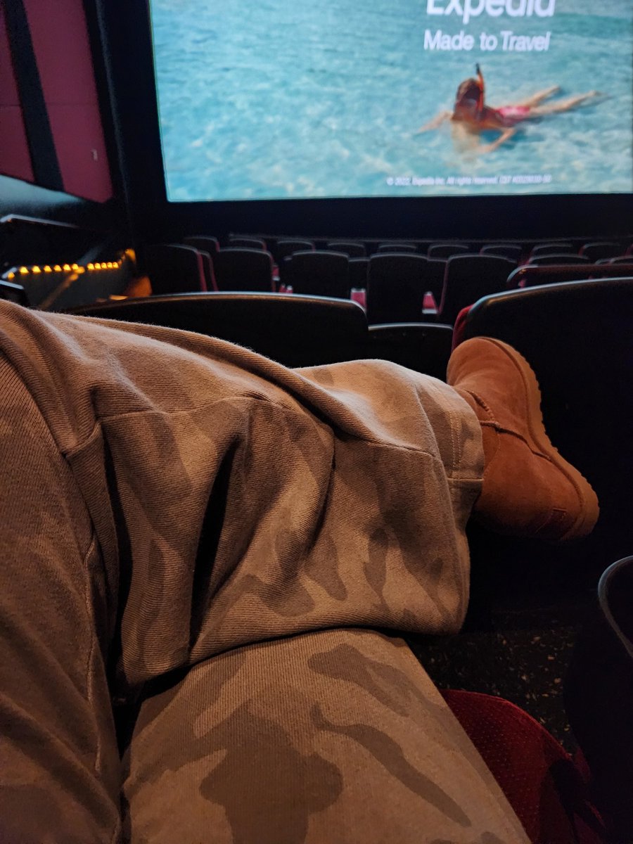 TheatreofZen's tweet image. Now seated for #CloseMovie.