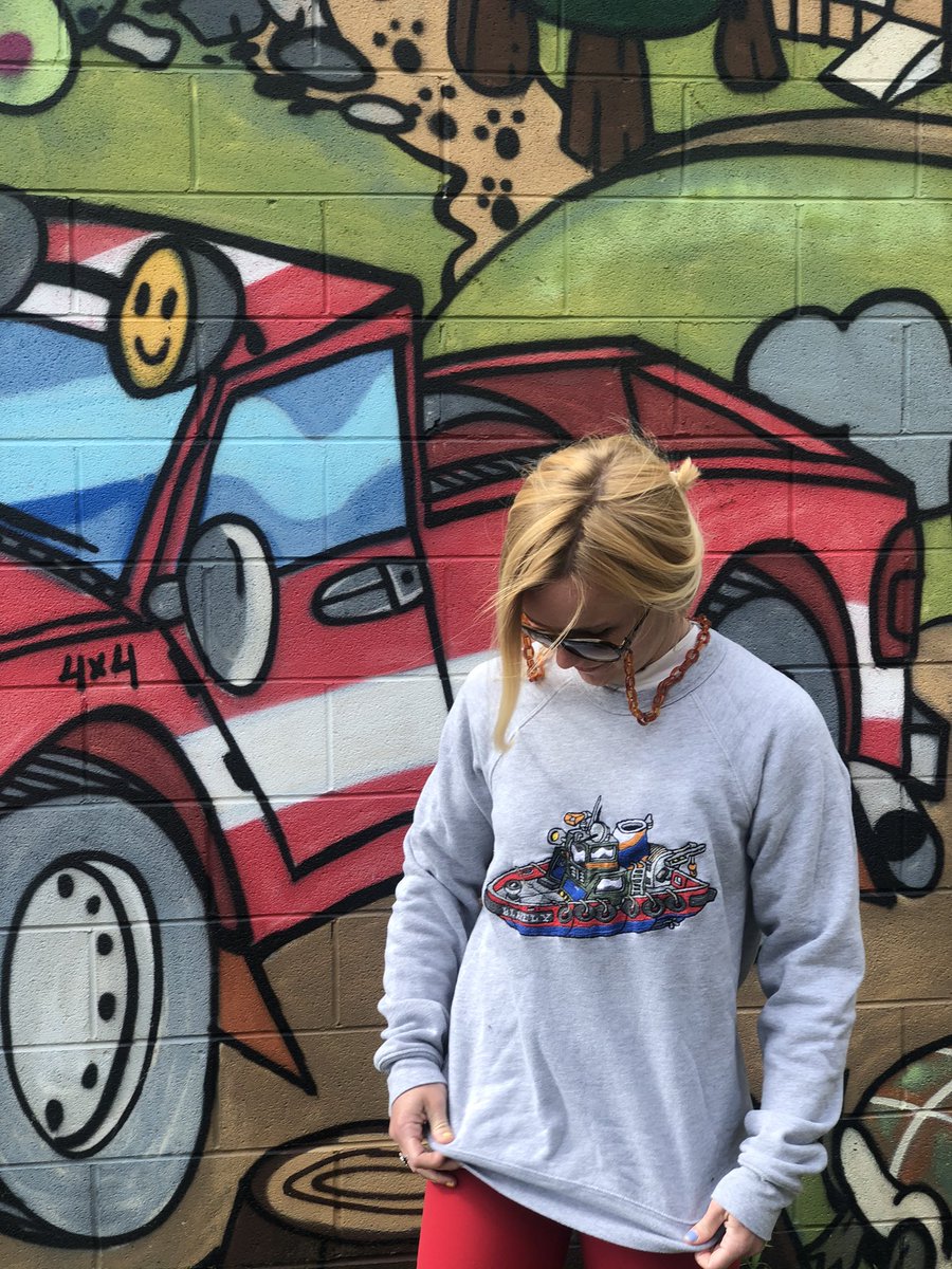 BenJundanian's tweet photo. ✨Freehand Machine Embroidery on a MICH cotton crewneck✨ 100% USA cotton, made in-house, embroidered in-house. #freehandmachineembroidery #embroidery #fiberarts #fiberart #customclothing #crewneck #fashion #fashionweek https://t.co/4GqPZWUz7o