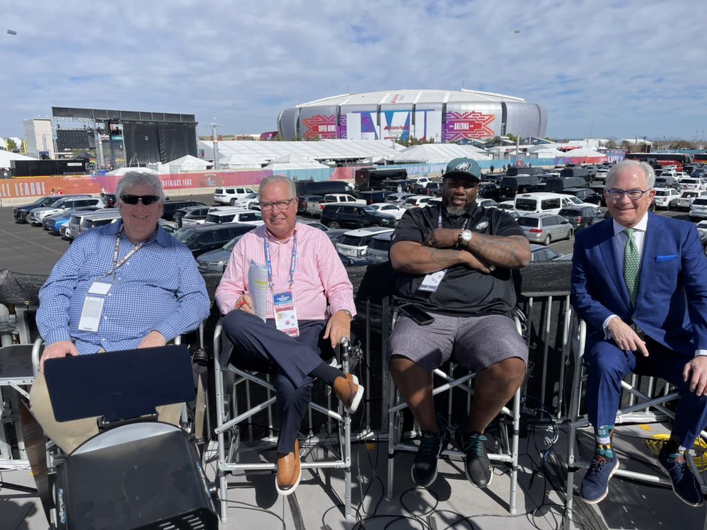 Foyy7ZCaAAAC9-F?format=jpg&name=medium