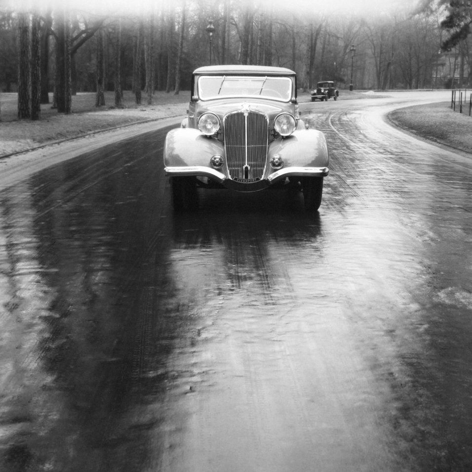 <a href="/Christelquelle/">chris</a> I Wish It Would Rain Down

© Robert Doisneau [Renault  Nervastella] France 1930er