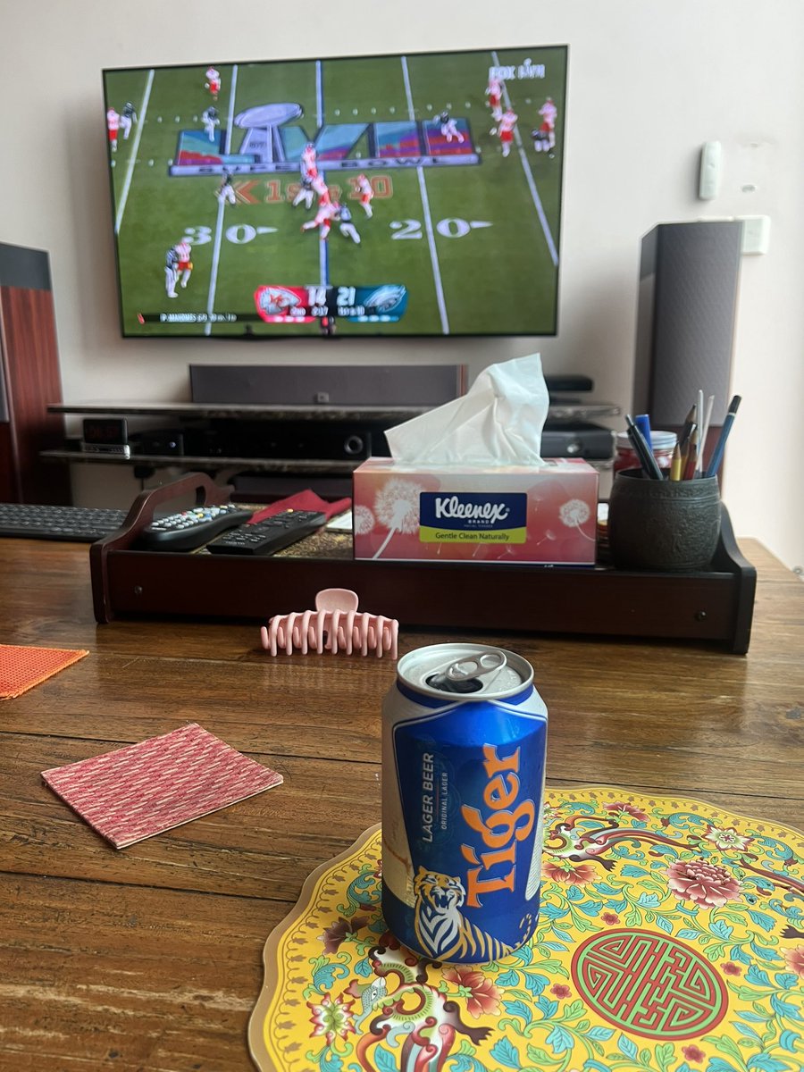 sarbacker's tweet photo. SuperBowl Singapore style 😃 Go Birds! 🦅 https://t.co/KApebRjC0J