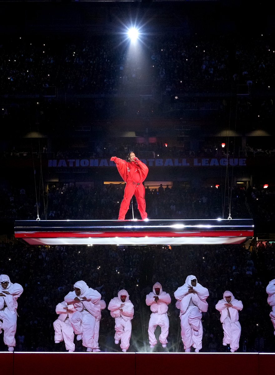 @nfl: please rename to the National Fenty League at once. #SuperBowlLVII eonli.ne/40R8sFp