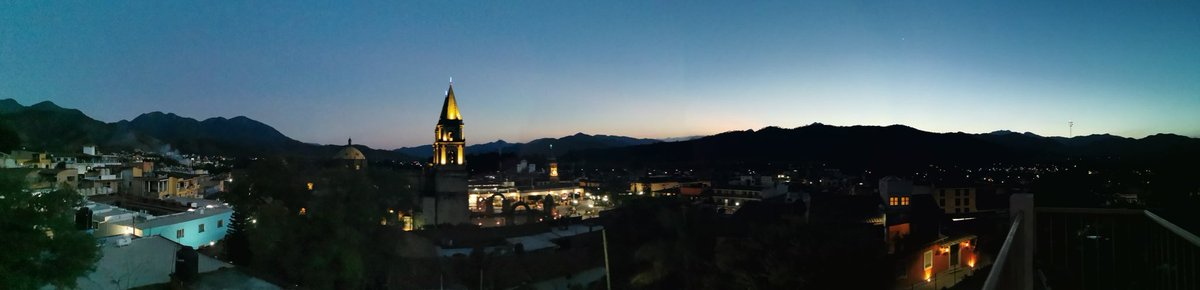 Talpa_Magico's tweet photo. Atardecer en este #pueblomagico, lugar que alberga la Taumaturga Imagen de la Virgen del Rosario de Talpa, en los meses de febrero a mayo una multitud de creyentes vendrán a visitarla. @webcamsdemexico @EsMexico @Sierra_Jalisco @Secturjal @ExpCulturaMx @MagicosMex https://t.co/bwWTxkfySY