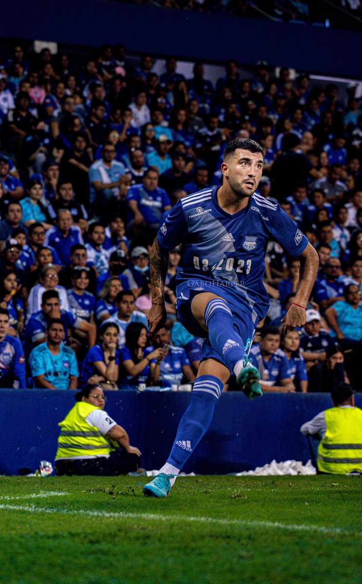 Gabo_Harper's tweet photo. Harto 🍫🇺🇾⚽️🔥💙🏴󠁧󠁢󠁳󠁣󠁴󠁿👏🏻💪🏼 @CSEmelec @josepileggi #emelec #guayaquil #explosionazul2023 https://t.co/mugd0spl5r